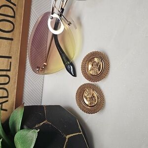Carolee Elegant Gold-Tone Women's Clip Earrings
